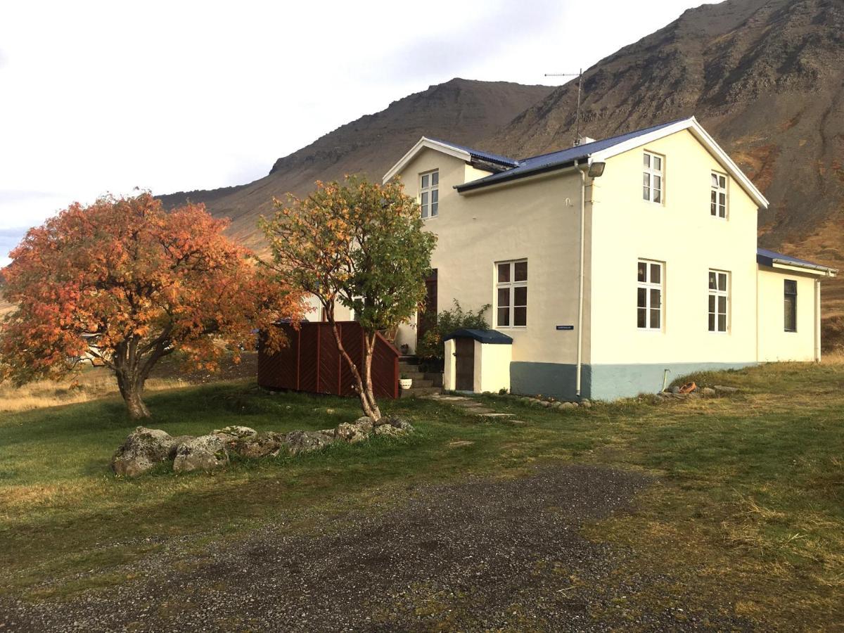 Korpudalur Hi Hostel Flateyri ภายนอก รูปภาพ